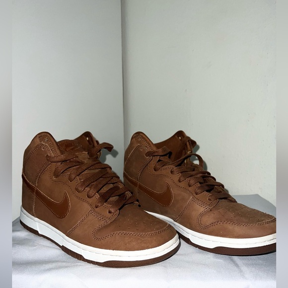 Nike Women’s Pecan High-Top Sneakers - Picture 1 of 4